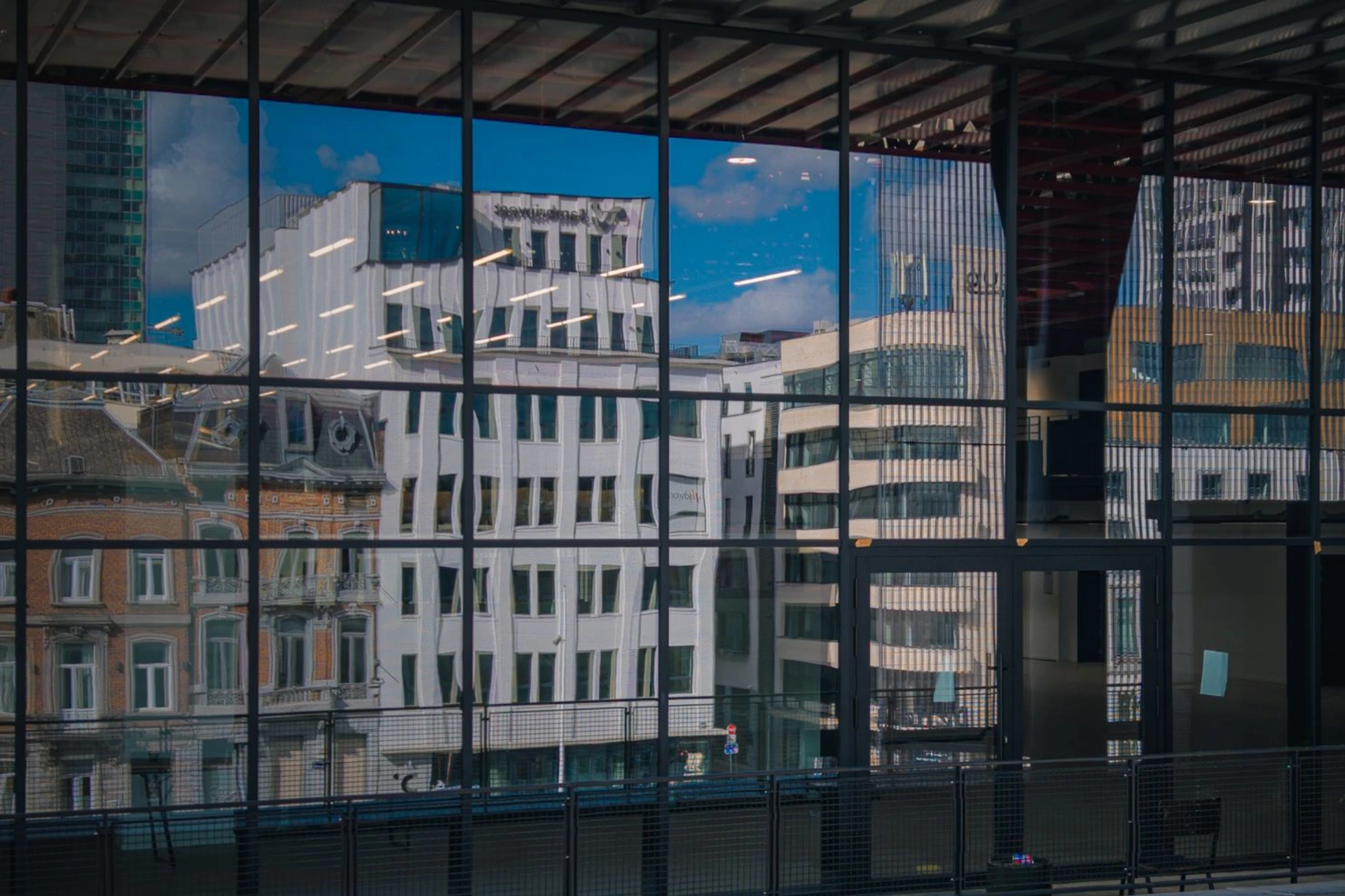 Vue de Dockin dans les vitres de A6K