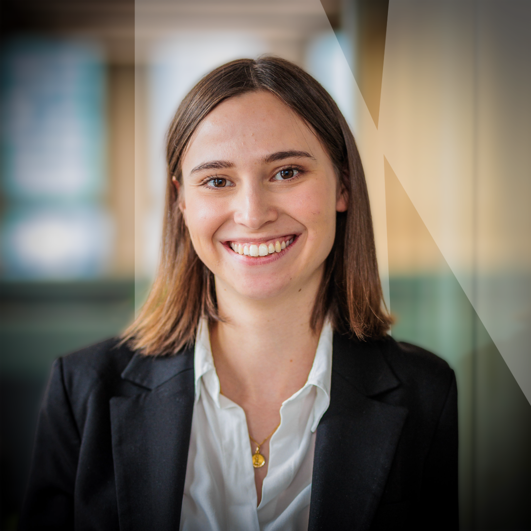 Portrait d'entreprise de Emily Degrande souriante